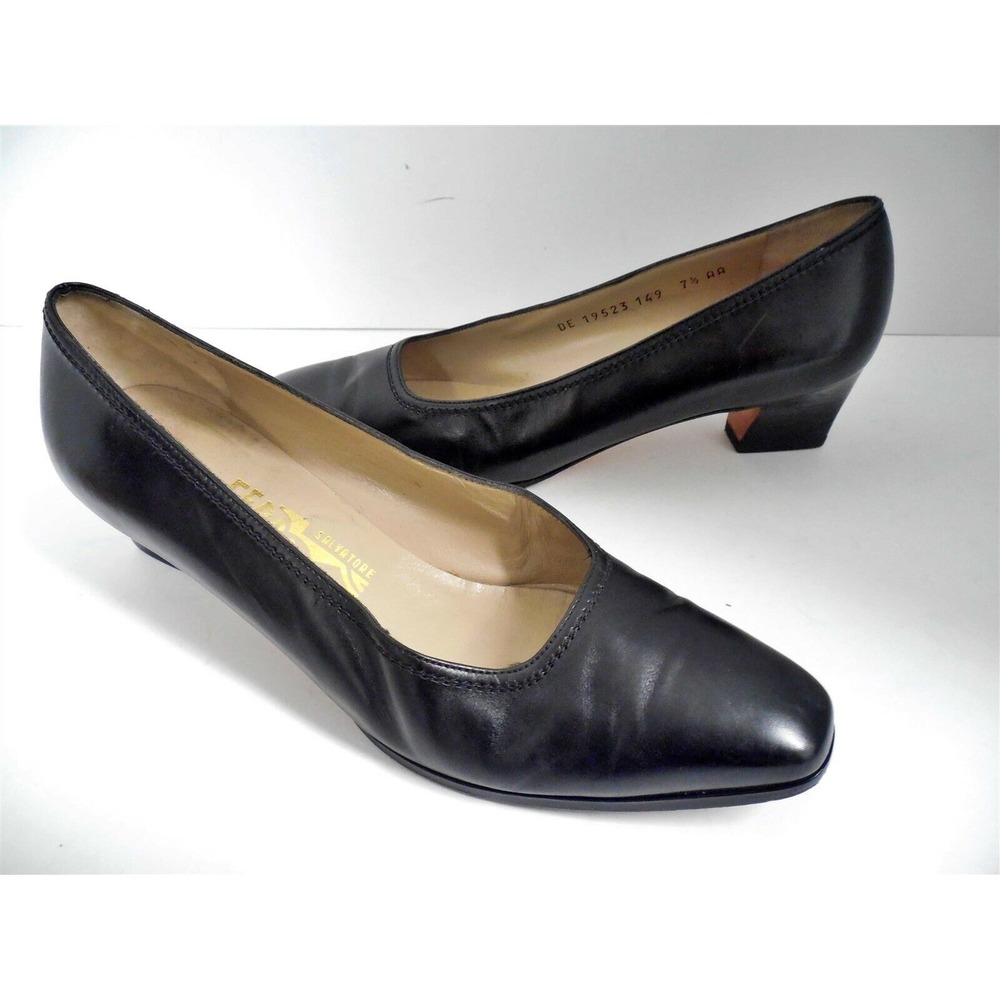 Salvatore Ferragamo Black Leather Classic Pumps 7.5 AA Italy